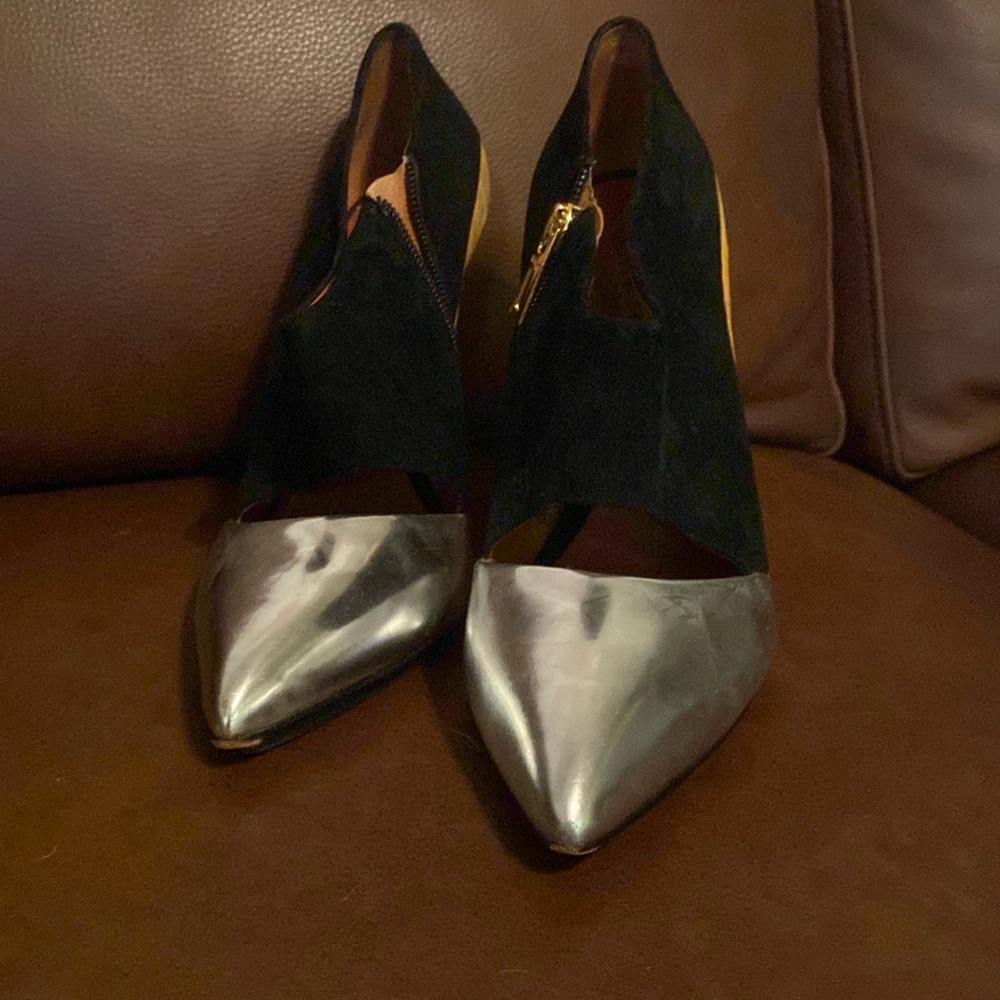 Schultz size 9 women’s heels!